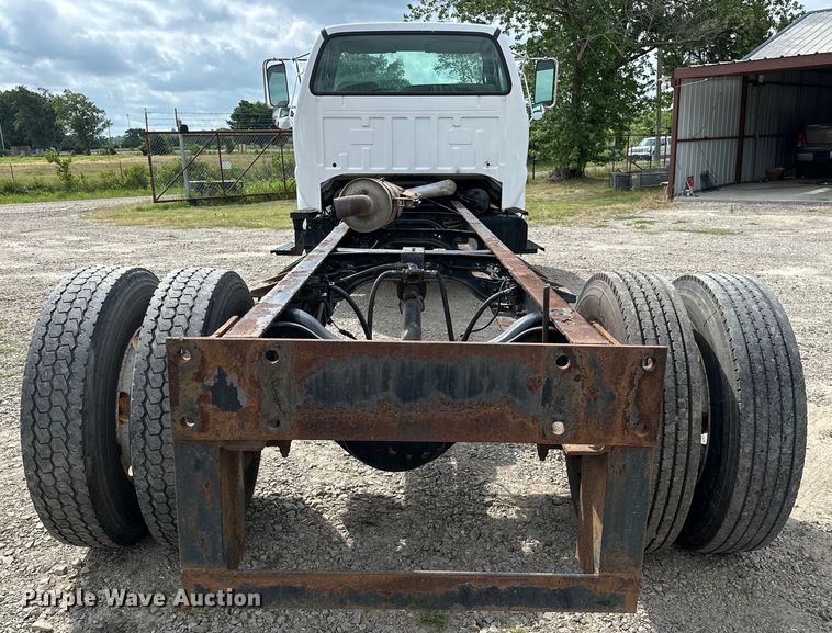 image for item EJ4366 2004 Ford F750 Super Duty truck cab and chassis