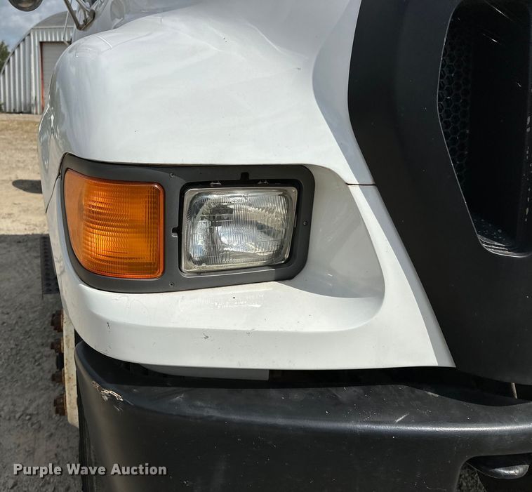 image for item EJ4366 2004 Ford F750 Super Duty truck cab and chassis