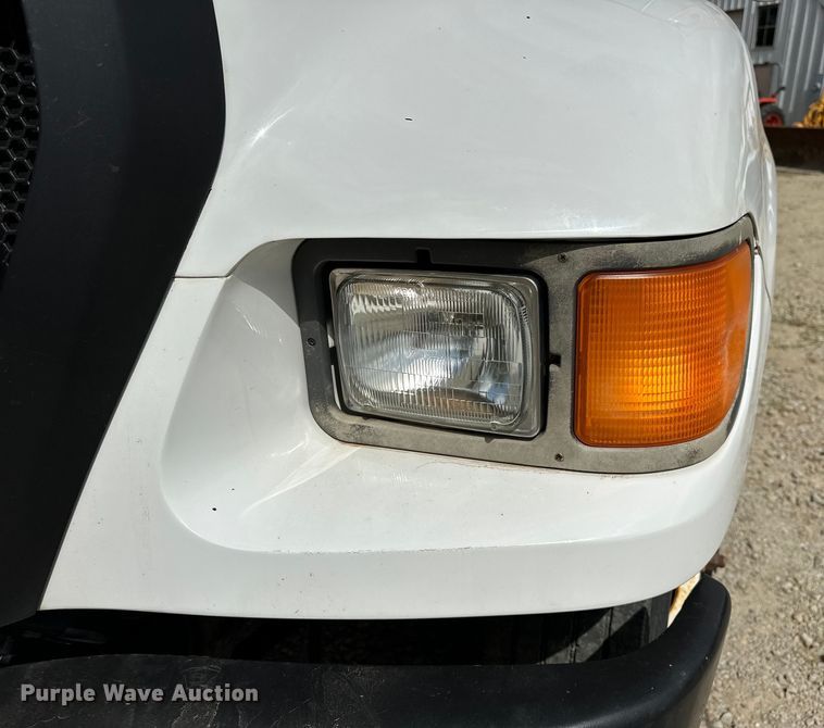 image for item EJ4366 2004 Ford F750 Super Duty truck cab and chassis