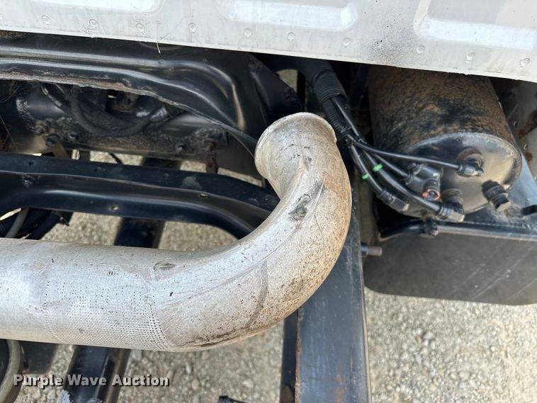 image for item EJ4366 2004 Ford F750 Super Duty truck cab and chassis