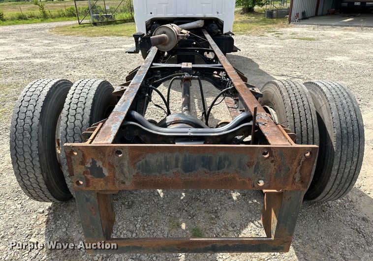 image for item EJ4366 2004 Ford F750 Super Duty truck cab and chassis