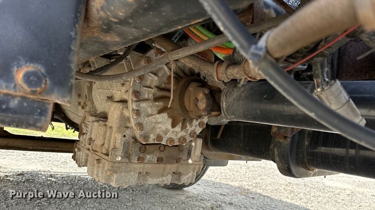 image for item EJ4366 2004 Ford F750 Super Duty truck cab and chassis