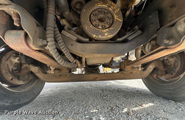 image for item EJ4366 2004 Ford F750 Super Duty truck cab and chassis