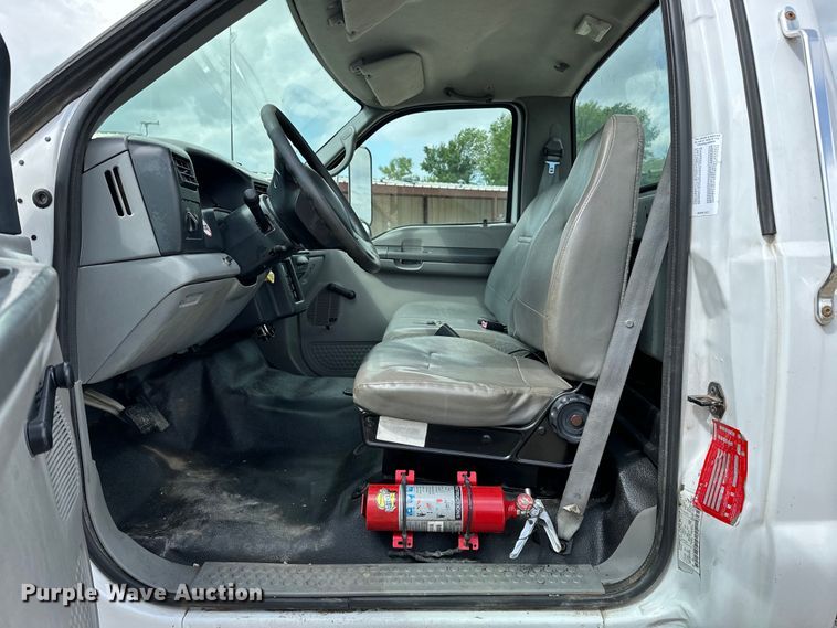 image for item EJ4366 2004 Ford F750 Super Duty truck cab and chassis