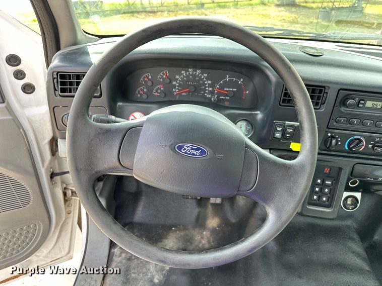 image for item EJ4366 2004 Ford F750 Super Duty truck cab and chassis