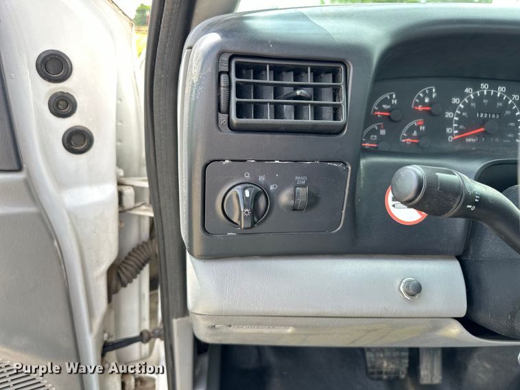 image for item EJ4366 2004 Ford F750 Super Duty truck cab and chassis