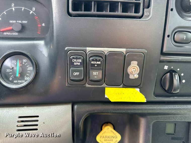 image for item EJ4366 2004 Ford F750 Super Duty truck cab and chassis