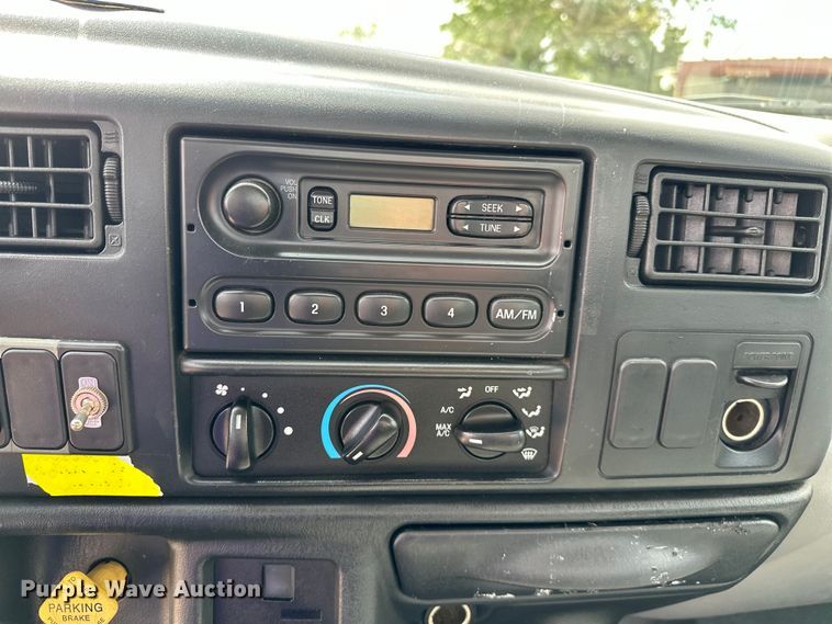 image for item EJ4366 2004 Ford F750 Super Duty truck cab and chassis