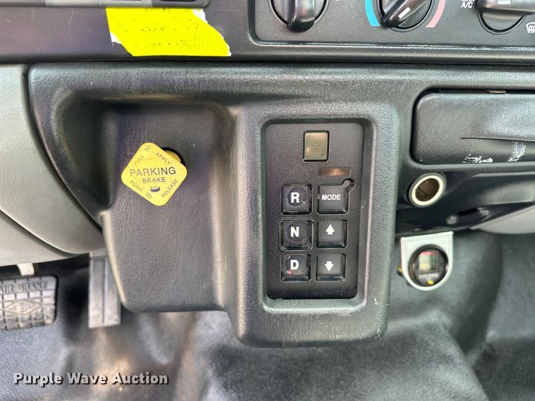 image for item EJ4366 2004 Ford F750 Super Duty truck cab and chassis