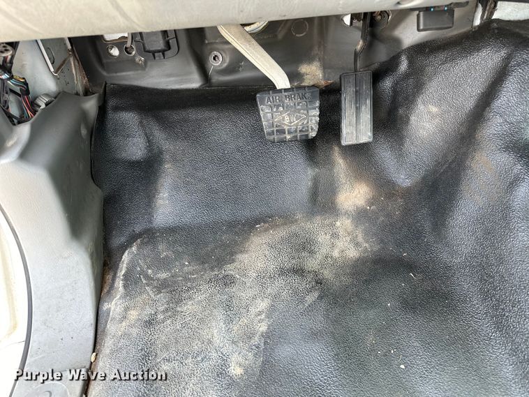 image for item EJ4366 2004 Ford F750 Super Duty truck cab and chassis