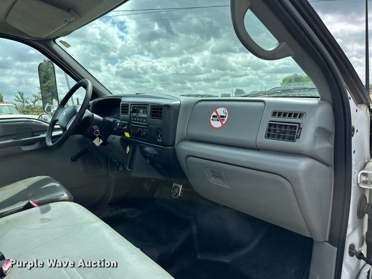 image for item EJ4366 2004 Ford F750 Super Duty truck cab and chassis