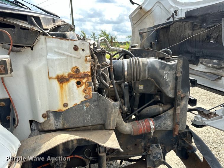 image for item EJ4366 2004 Ford F750 Super Duty truck cab and chassis