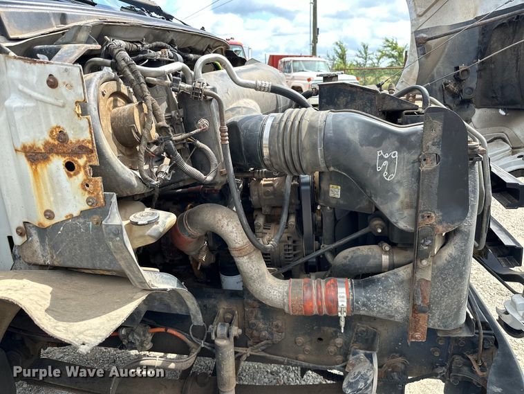 image for item EJ4366 2004 Ford F750 Super Duty truck cab and chassis