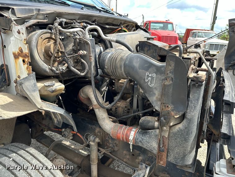 image for item EJ4366 2004 Ford F750 Super Duty truck cab and chassis