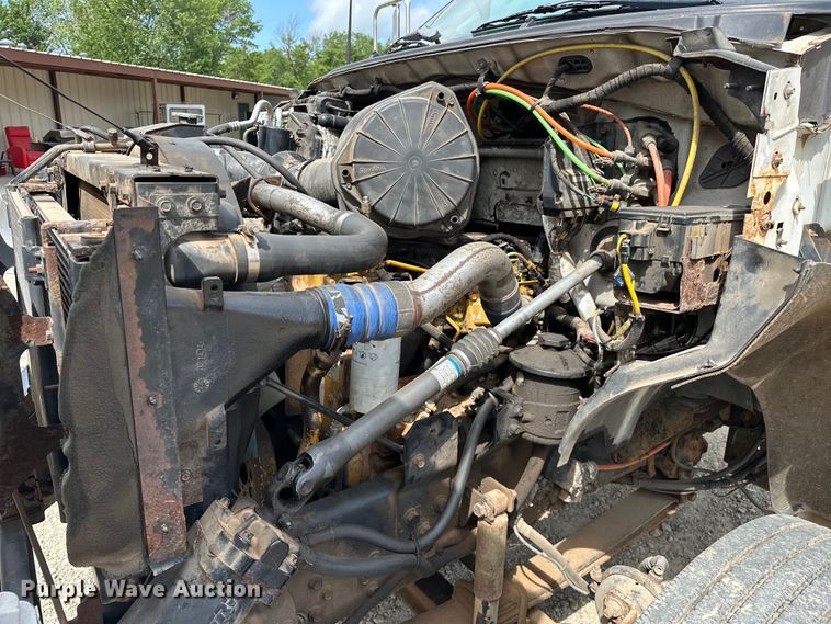 image for item EJ4366 2004 Ford F750 Super Duty truck cab and chassis