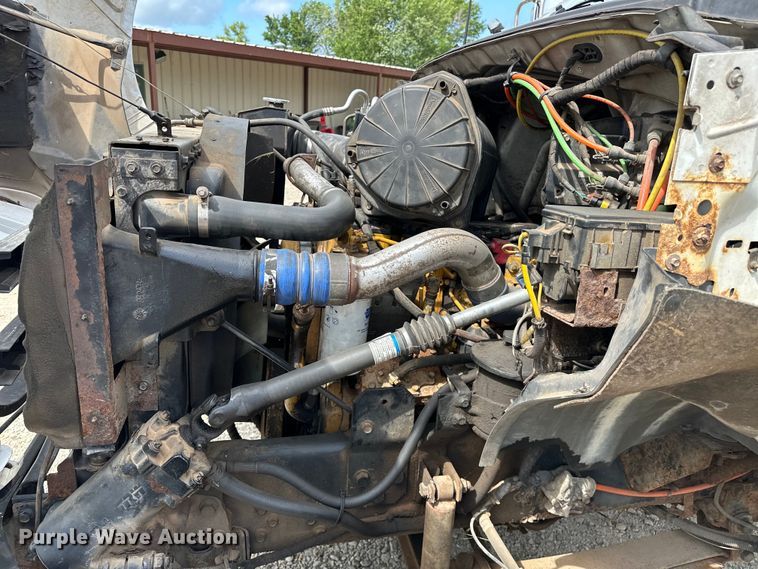 image for item EJ4366 2004 Ford F750 Super Duty truck cab and chassis