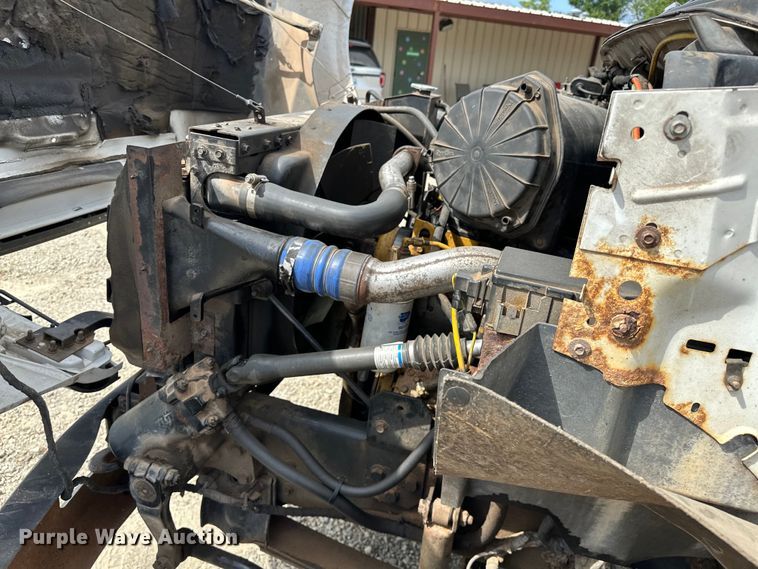 image for item EJ4366 2004 Ford F750 Super Duty truck cab and chassis