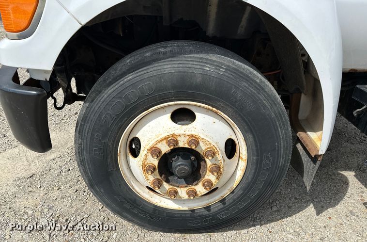 image for item EJ4366 2004 Ford F750 Super Duty truck cab and chassis