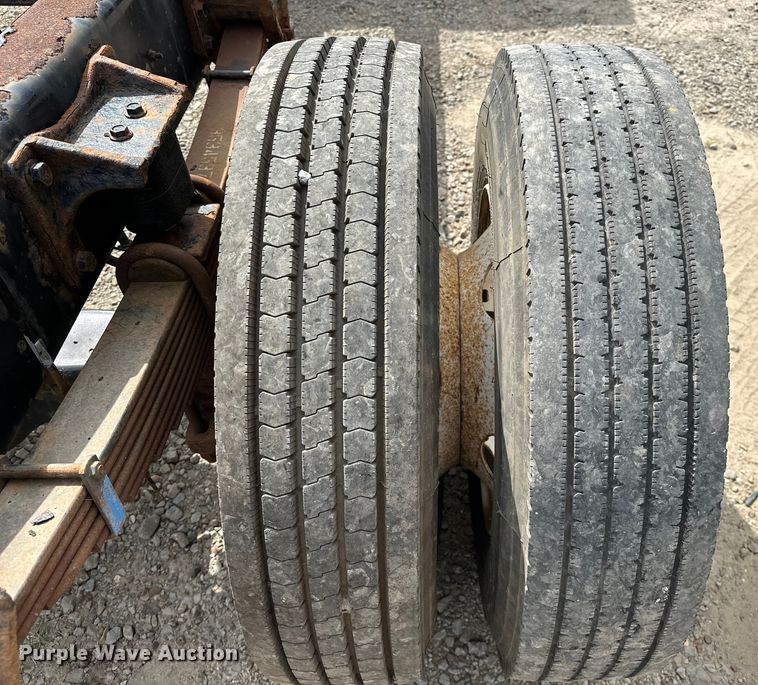 image for item EJ4366 2004 Ford F750 Super Duty truck cab and chassis