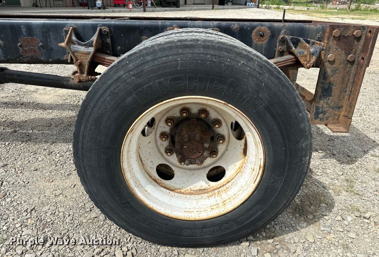 image for item EJ4366 2004 Ford F750 Super Duty truck cab and chassis