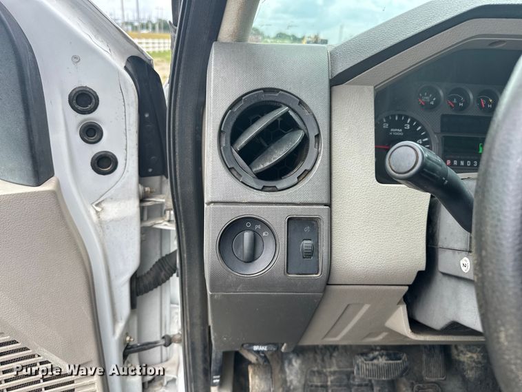 image for item EJ4382 2009 Ford F450 Super Duty Crew Cab flatbed truck