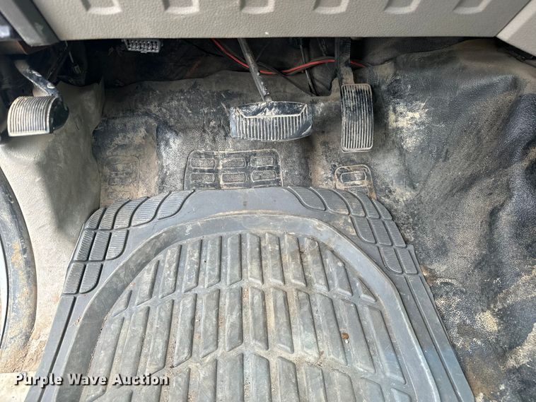 image for item EJ4382 2009 Ford F450 Super Duty Crew Cab flatbed truck