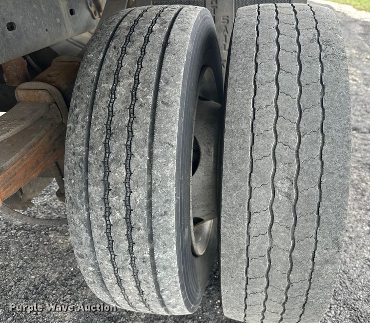 image for item EJ4382 2009 Ford F450 Super Duty Crew Cab flatbed truck