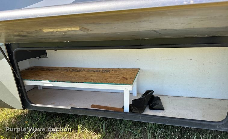 image for item EJ4387 2007 Fleetwood Discovery  RV