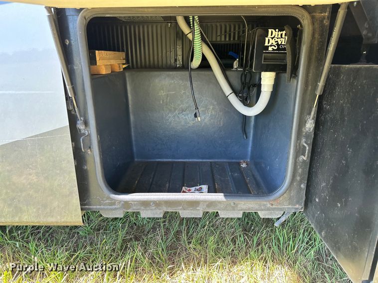 image for item EJ4387 2007 Fleetwood Discovery  RV