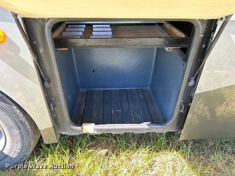 image for item EJ4387 2007 Fleetwood Discovery  RV