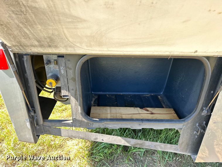 image for item EJ4387 2007 Fleetwood Discovery  RV