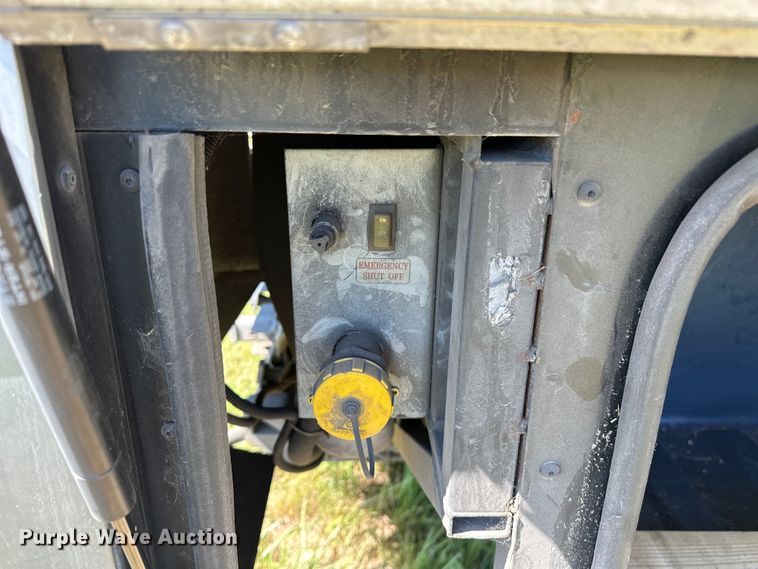 image for item EJ4387 2007 Fleetwood Discovery  RV