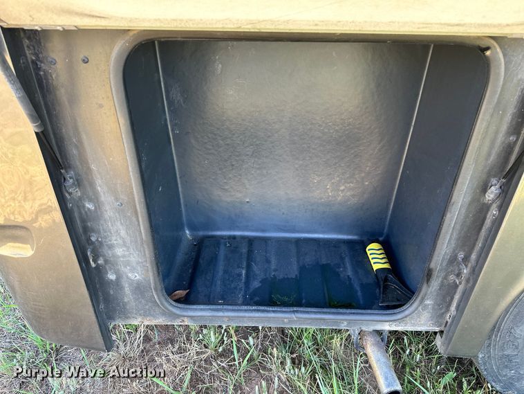 image for item EJ4387 2007 Fleetwood Discovery  RV