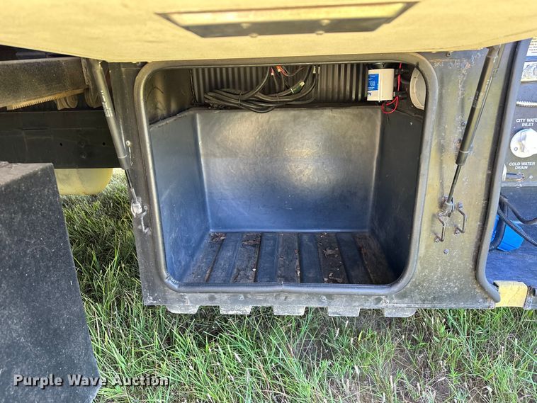 image for item EJ4387 2007 Fleetwood Discovery  RV