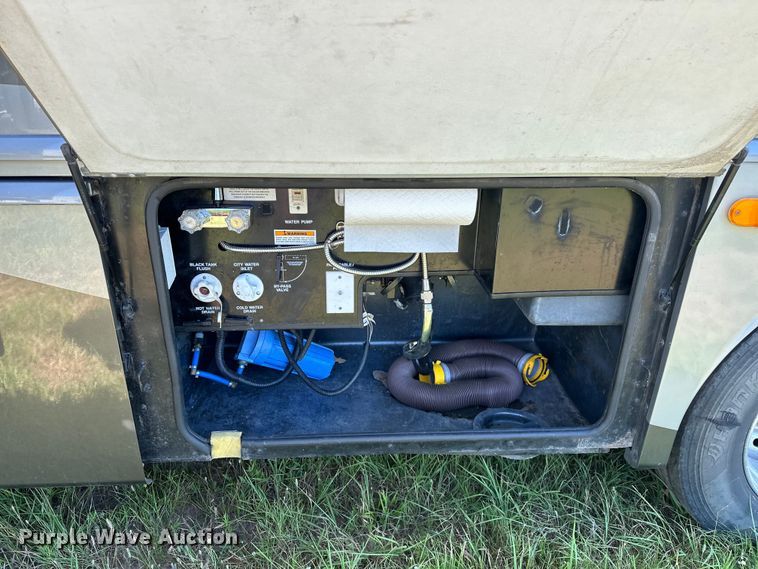 image for item EJ4387 2007 Fleetwood Discovery  RV