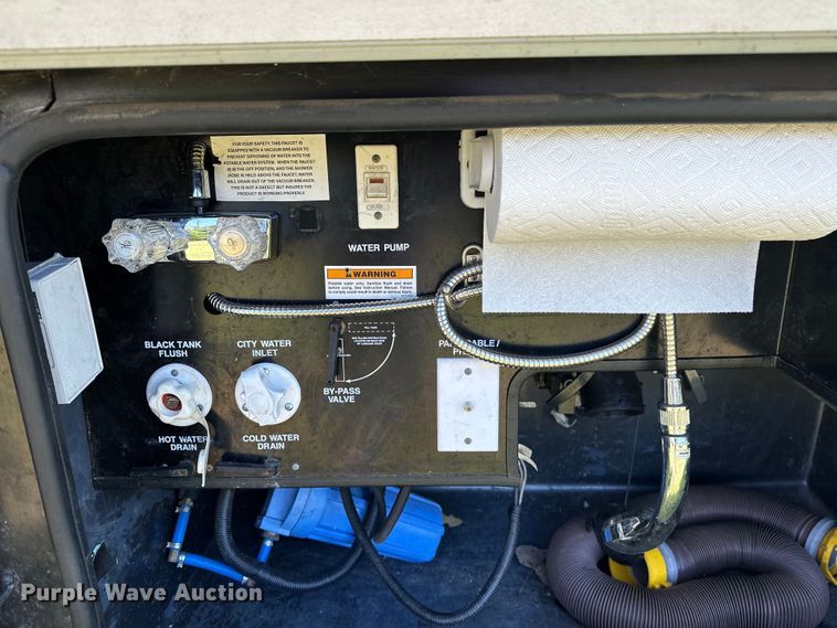 image for item EJ4387 2007 Fleetwood Discovery  RV