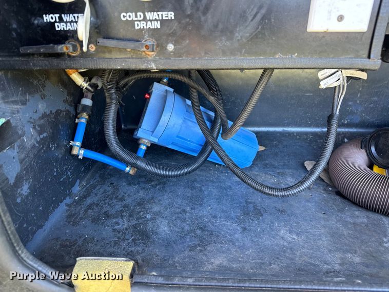 image for item EJ4387 2007 Fleetwood Discovery  RV