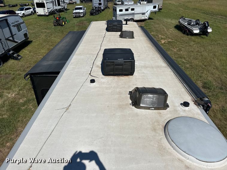 image for item EJ4387 2007 Fleetwood Discovery  RV