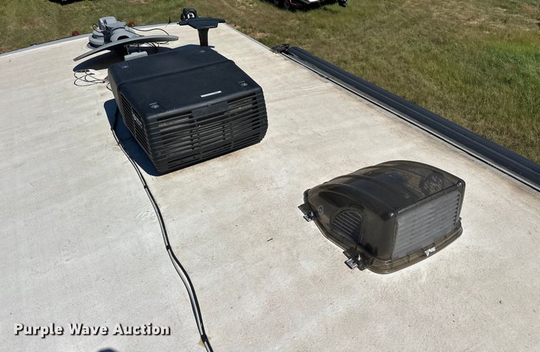 image for item EJ4387 2007 Fleetwood Discovery  RV