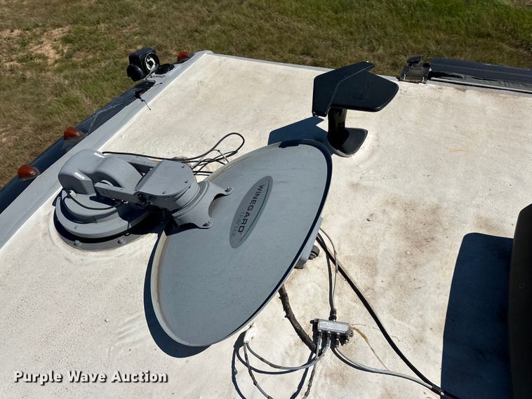 image for item EJ4387 2007 Fleetwood Discovery  RV