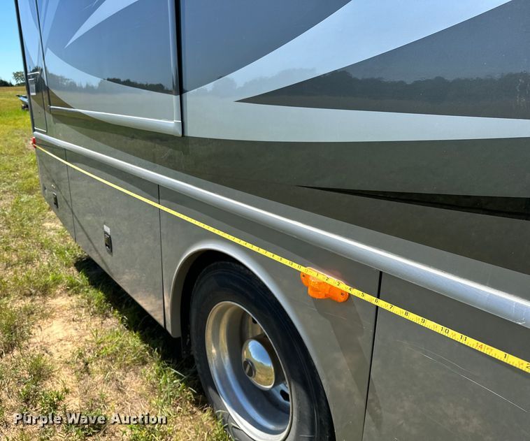 image for item EJ4387 2007 Fleetwood Discovery  RV