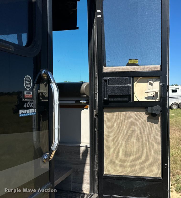 image for item EJ4387 2007 Fleetwood Discovery  RV