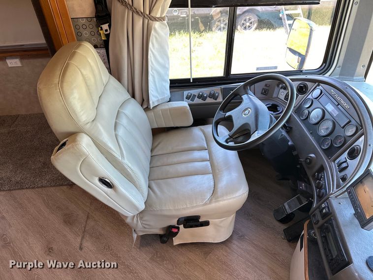 image for item EJ4387 2007 Fleetwood Discovery  RV