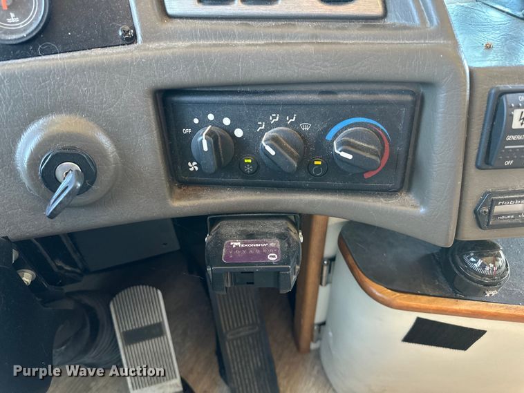 image for item EJ4387 2007 Fleetwood Discovery  RV