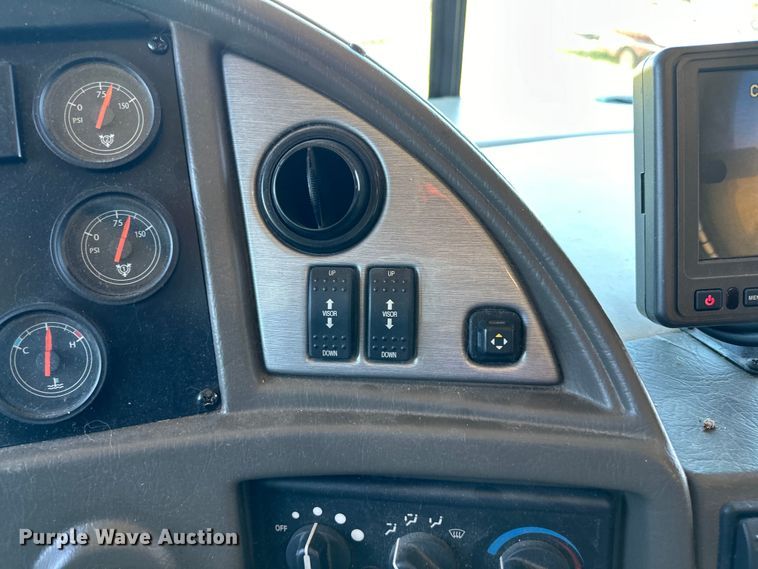 image for item EJ4387 2007 Fleetwood Discovery  RV