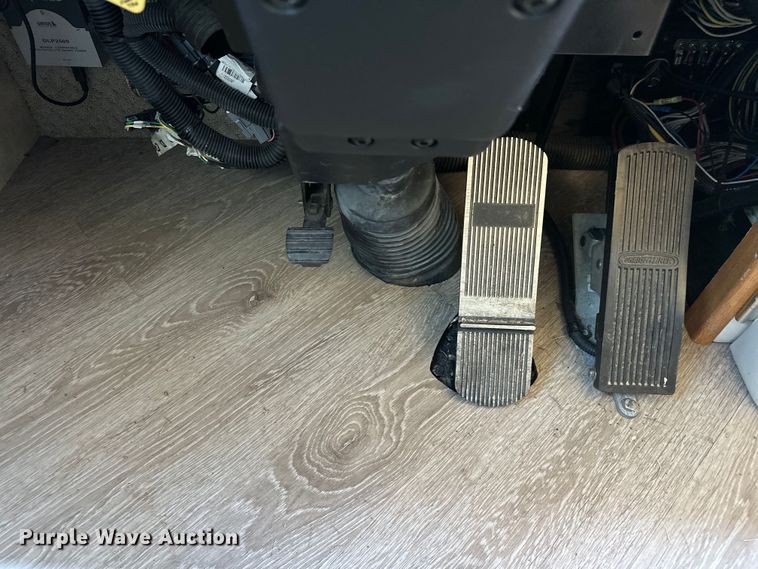 image for item EJ4387 2007 Fleetwood Discovery  RV