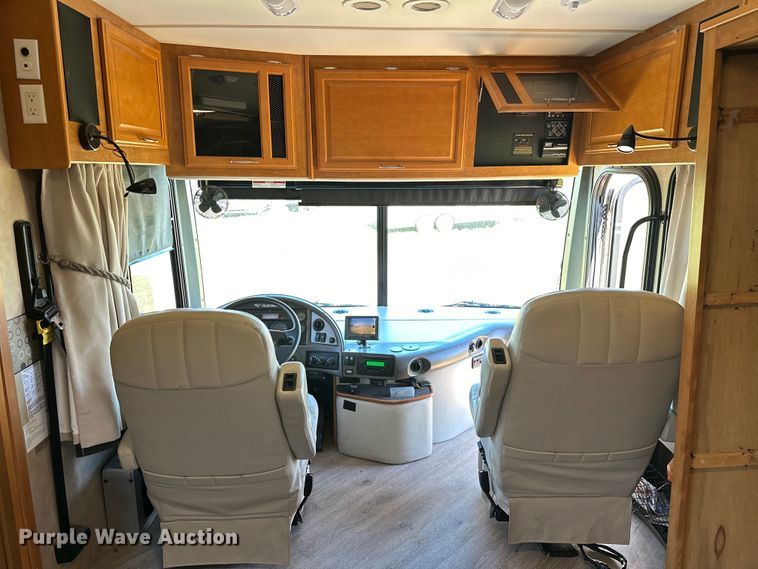 image for item EJ4387 2007 Fleetwood Discovery  RV