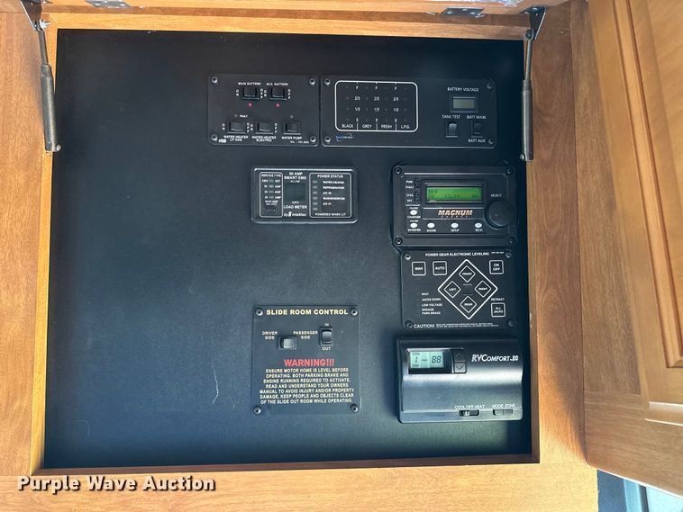 image for item EJ4387 2007 Fleetwood Discovery  RV