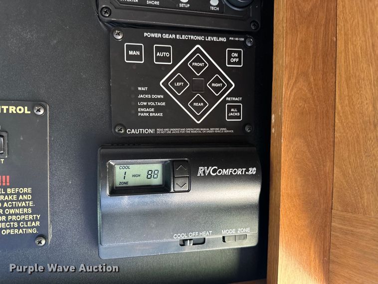 image for item EJ4387 2007 Fleetwood Discovery  RV