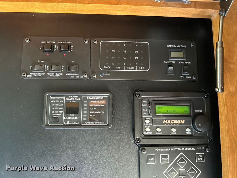 image for item EJ4387 2007 Fleetwood Discovery  RV